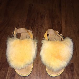 UGG Holly Fluffy Sandal